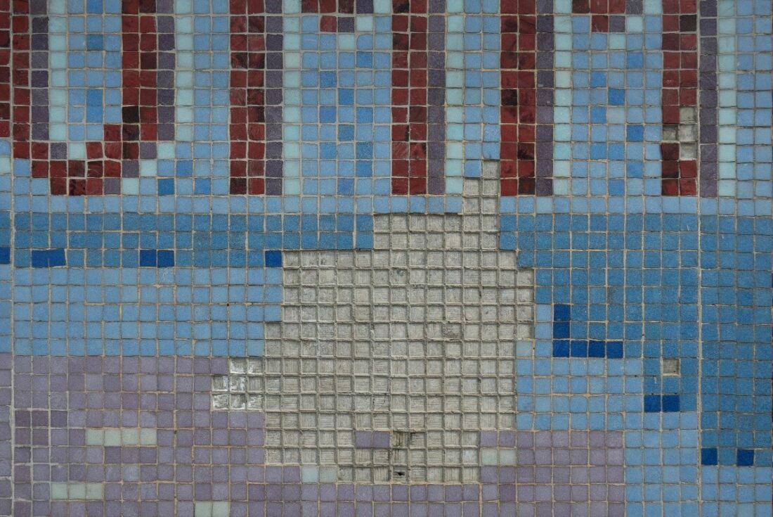 løse mosaikkfliser på kommunenes hus