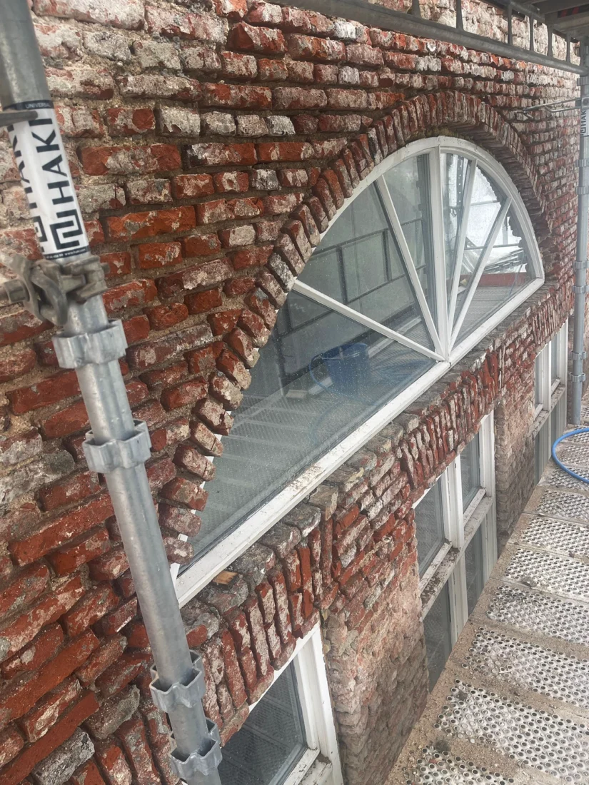 pågående fasaderehabilitering av søndre tåsen gård