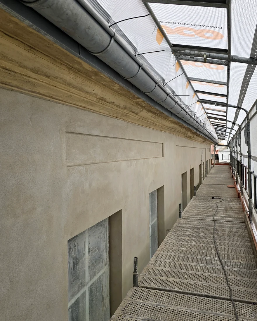 pågående fasaderehabilitering av søndre tåsen gård