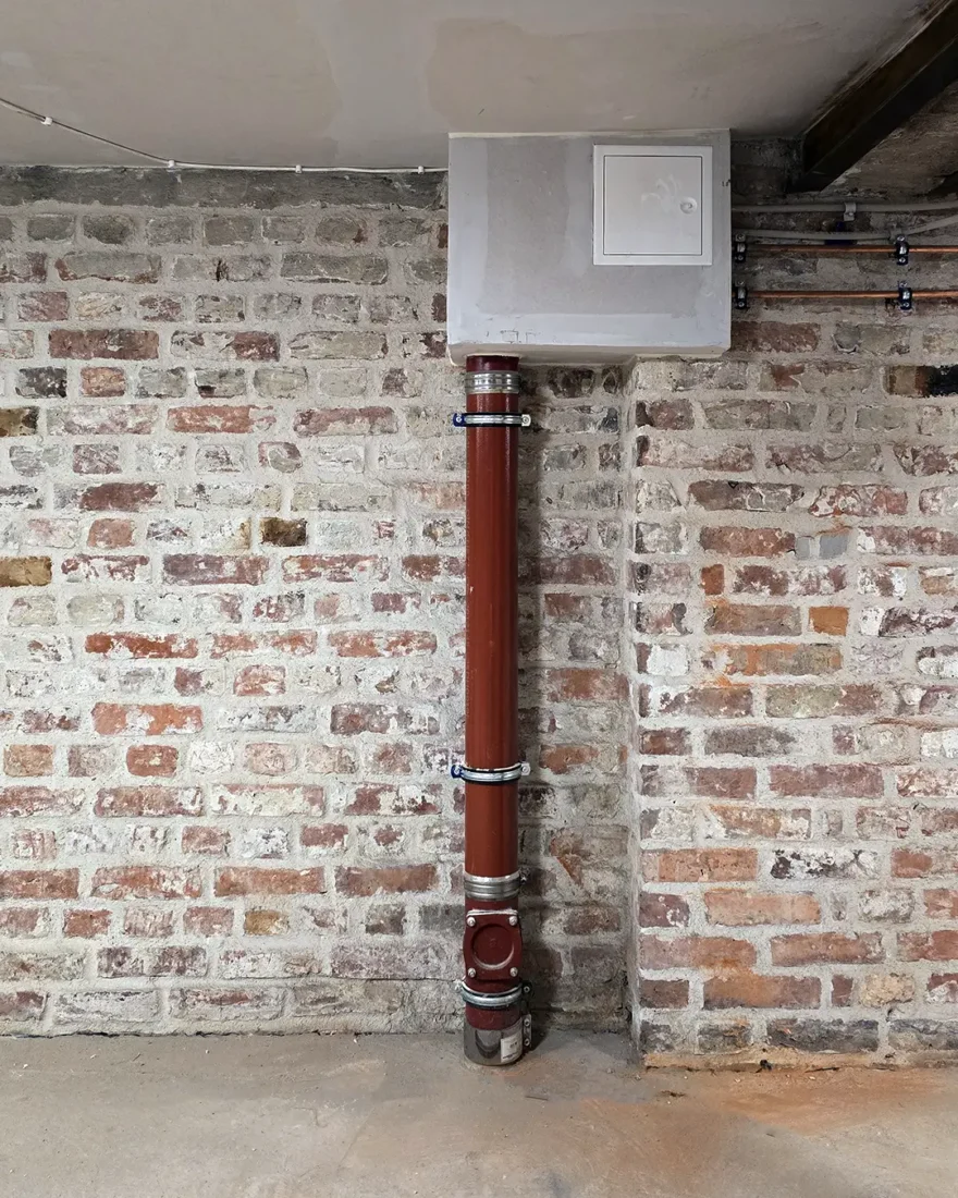 ferdig lagt betong på kjeller gulv i borettslag