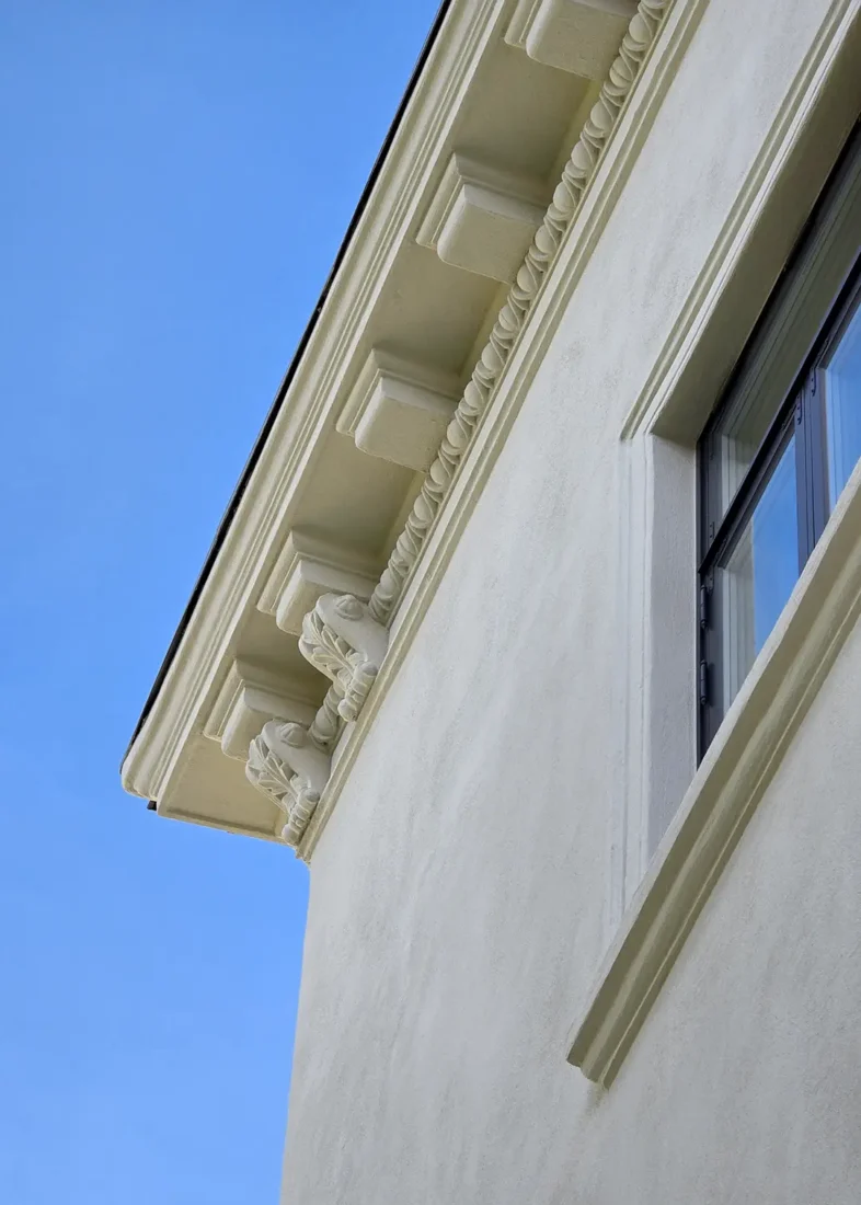 detaljer i fasaden på bygget i uraninenborgveien 26.