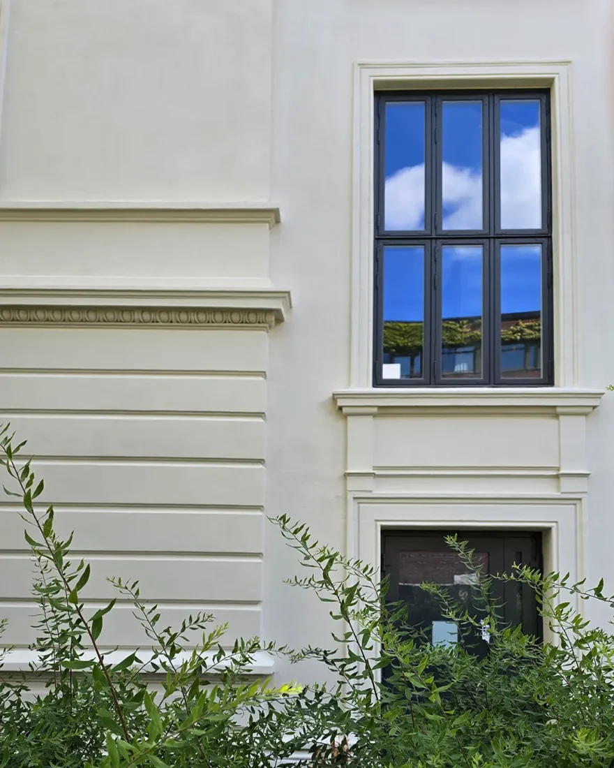 detaljer i fasaden på bygget i uraninenborgveien 26.