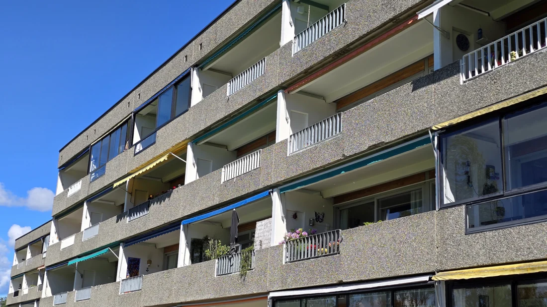 Balkongrekkverk ved Meklenborg Borettslag før rehabilitering. 